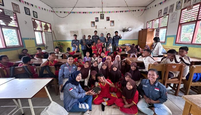 Mahasiswa Ilmu Pemerintahan Universitas Jambi Melaksanakan Sosialisasi Terhadap Pemihan Sampah