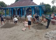 TNI Bersama Rakyat, Babinsa Bumi Agung Kedurang Bersama Warga Gotong Royong Membangun Masjid