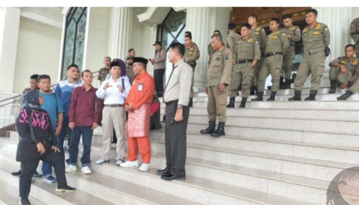 Awasi Jambi Demo di Depan Kantor Gubernur dan DPRD Provinsi Jambi Gegara Hancurnya Dunia Pendidikan di Jambi