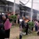 Detik – Detik Warga Bakar Perusahaan Peternakan Ayam di Banten