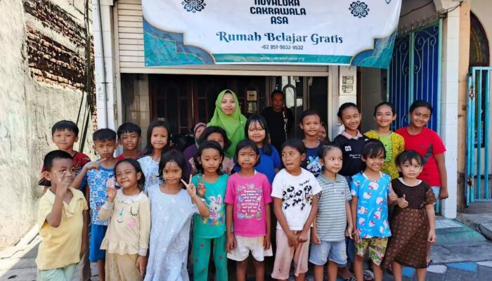Rumah Belajar Gratiskan Pendidikan Tambahan untuk Anak Kurang Mampu di Surabaya
